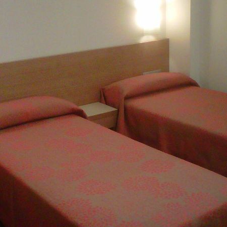Hostal Rambla Sant Boi de Llobregat Exterior foto